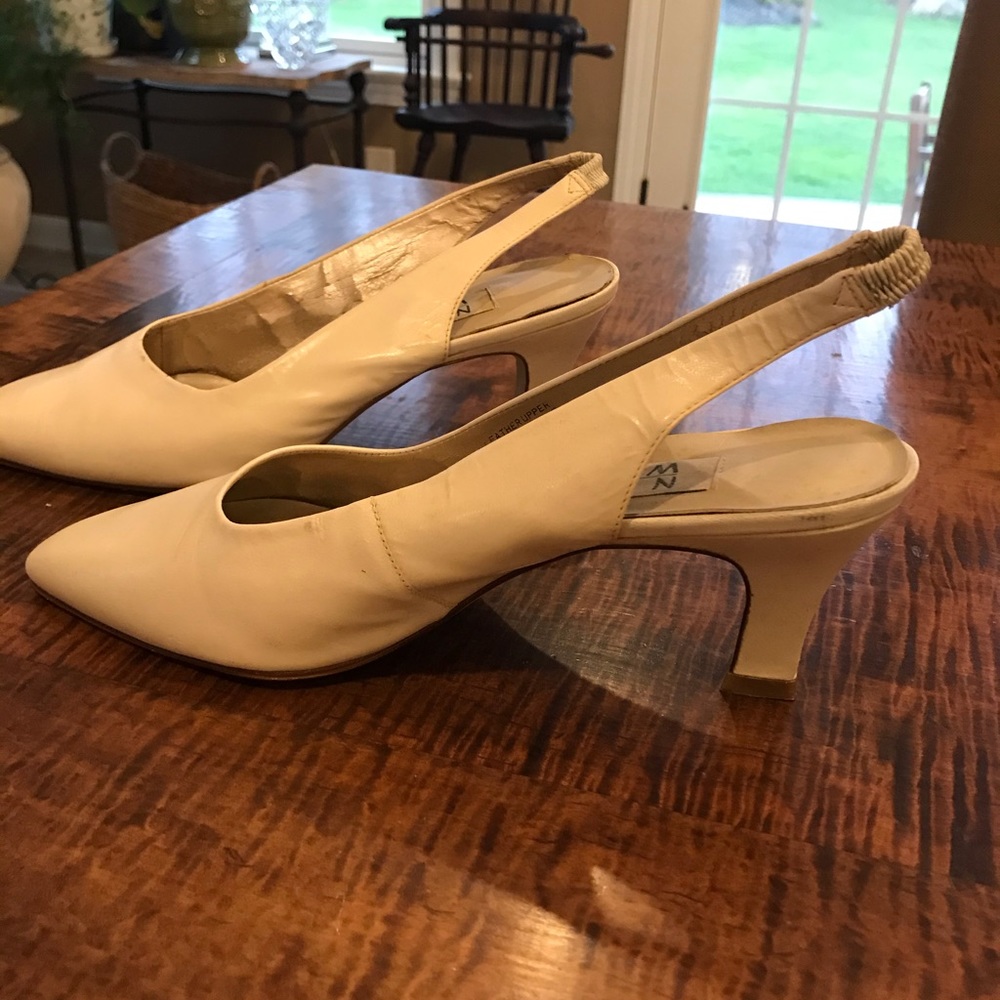 Nine West Cream leather sling back pump 8 1/2